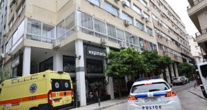 Θρίλερ στην Κολοκοτρώνη: Νεκρή γυναίκα σε ακάλυπτο – Το Airbnb, ο Ιταλός και τα δύο σενάρια θανάτου